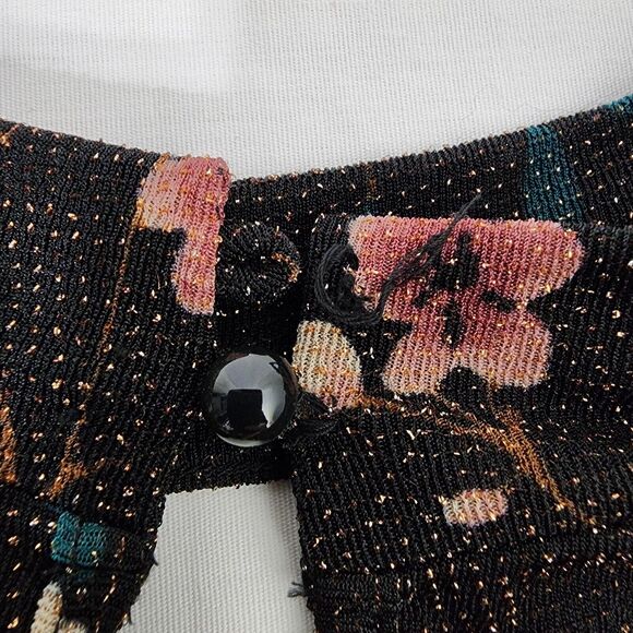 BKE Boutique Buckle Top Blouse Womens Large Black Wrap Floral Choker Metallic - Picture 12 of 12